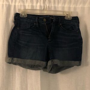 Universal Thread Shorts